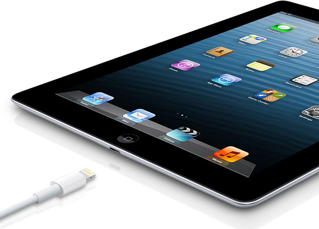 Подключение USB кабеля к iPad